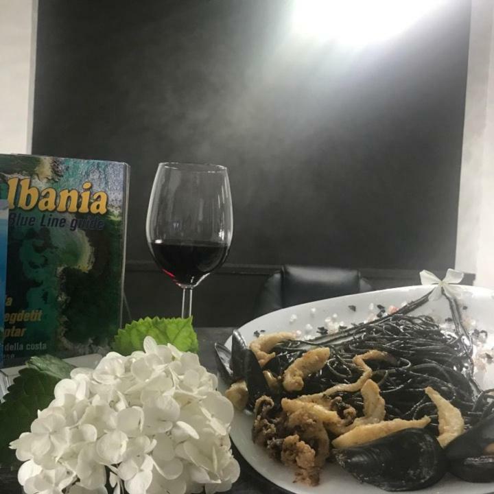 Vila E Bardhe Σαράντα Εξωτερικό φωτογραφία